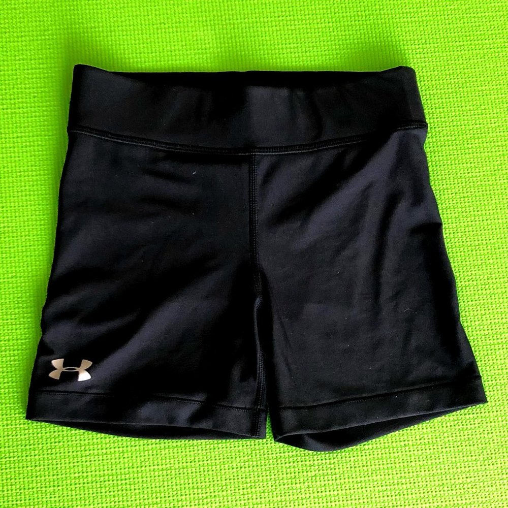 Under Armour HeatGear Shorts - Mid length 5 inch inseam